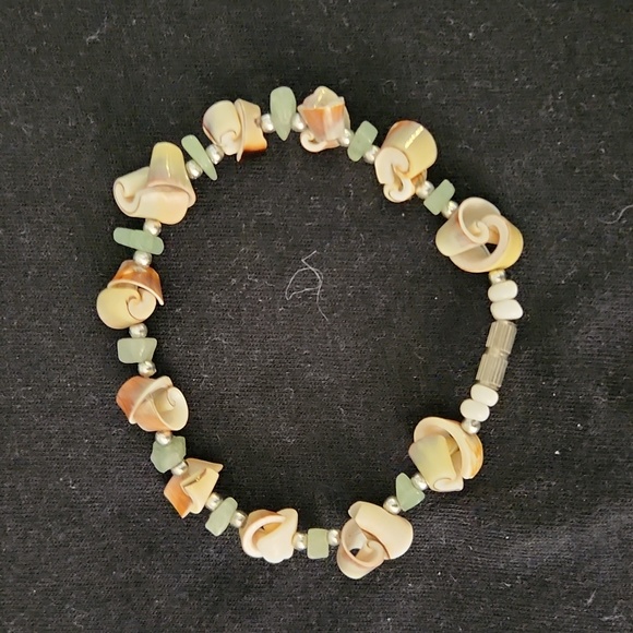 Seashell bracelet - Picture 3 of 3